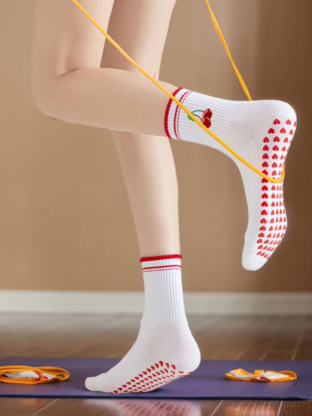Yoga & Fitness Classes By Niharika Zirakpur Reviews - 1 Pairs Cross-Border Professional Yoga Socks,